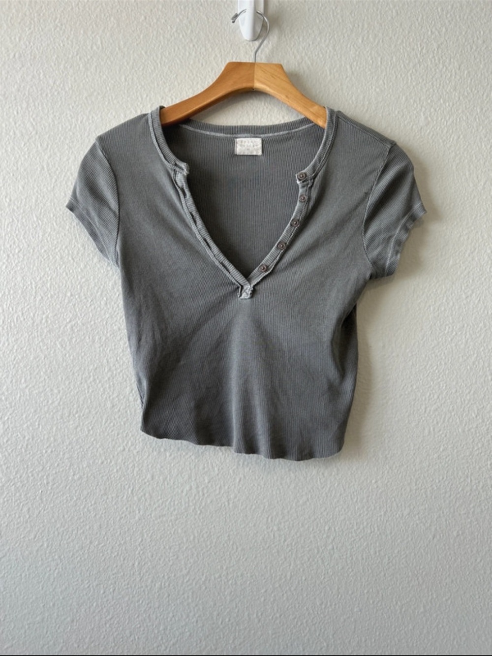 Urban Nation Short Sleeve Notch Henley Crop Top - Gray